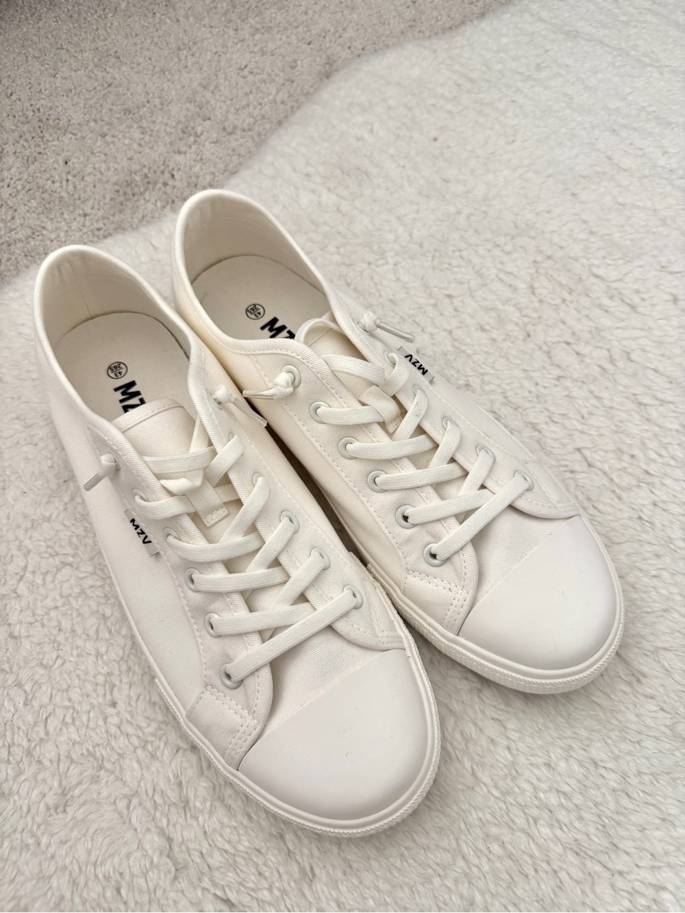 brand new NWT Men’s White Slip-On Sneakers - Waterproof